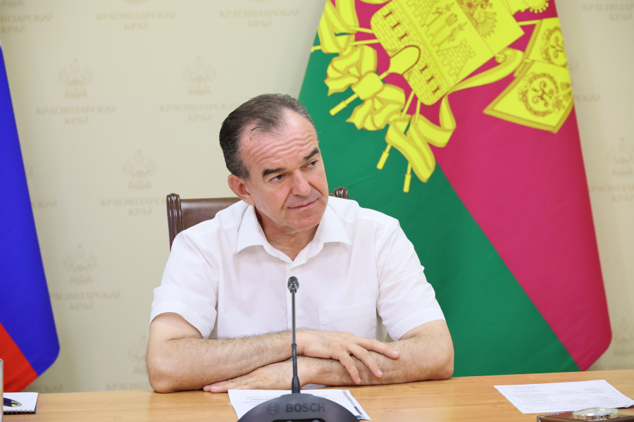 Вениамин Кондратьев поручил отремонтировать фасад и крыльцо детской музыкальной школы в Абинске
