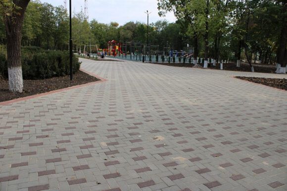 В Каневском районе в рамках нацпроекта «Жилье и городская среда» благоустроили три парка