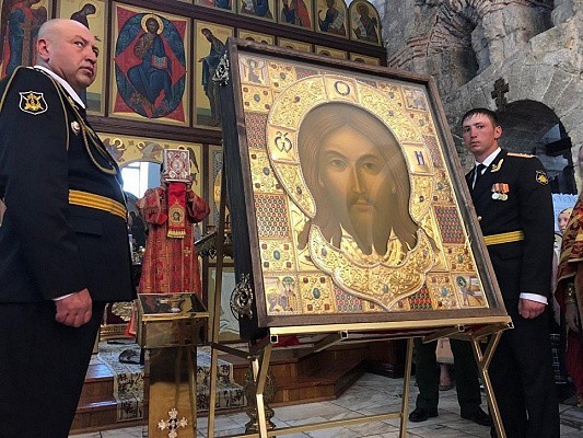 В Сочи встретили главную икону Вооруженных сил «Спас Нерукотворный»