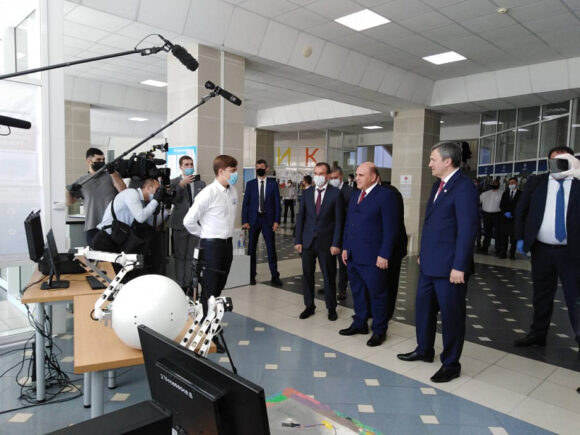 Глава кабмина и губернатор Кубани оценили разработки молодых ученых КубГУ в Краснодаре