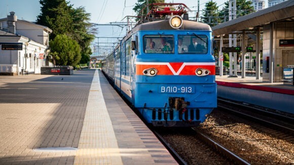 Ретро-поезд из Сочи в Гагру продолжит курсировать в межсезонье
