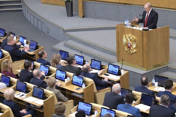 Депутаты Госдумы поддержали поправку об обнулении президентских сроков