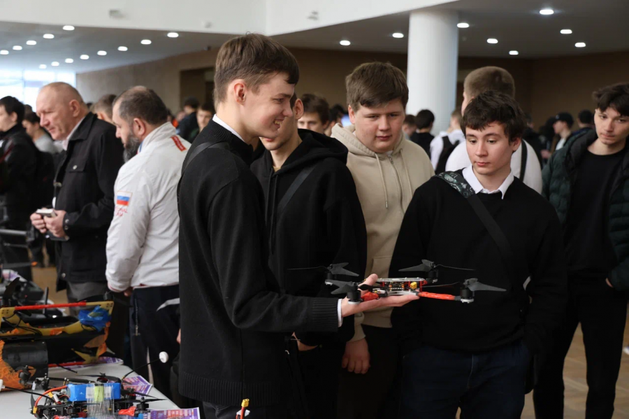 Более 500 студентов Армавира приняли участие во втором форуме БПЛА «Пилоты нового времени»