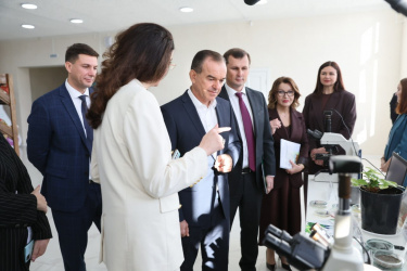 Губернатор Кубани посетил центр биозащиты растений Губернатор Кубани посетил центр биозащиты растений