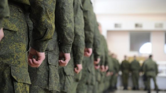 Военкоматы Крыма призовут осенью на службу более 2,5 тыс призывников
