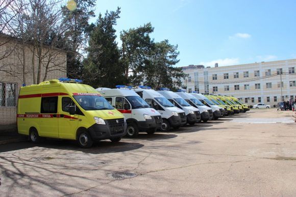 Районные больницы Кубани получили 12 новых машин скорой помощи
