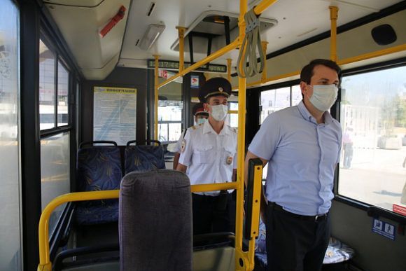 В общественном транспорте Сочи продолжаются проверки соблюдения масочного режима