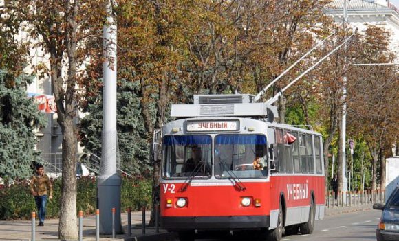 В Краснодаре на улице Сормовской смонтировали новую троллейбусную линию