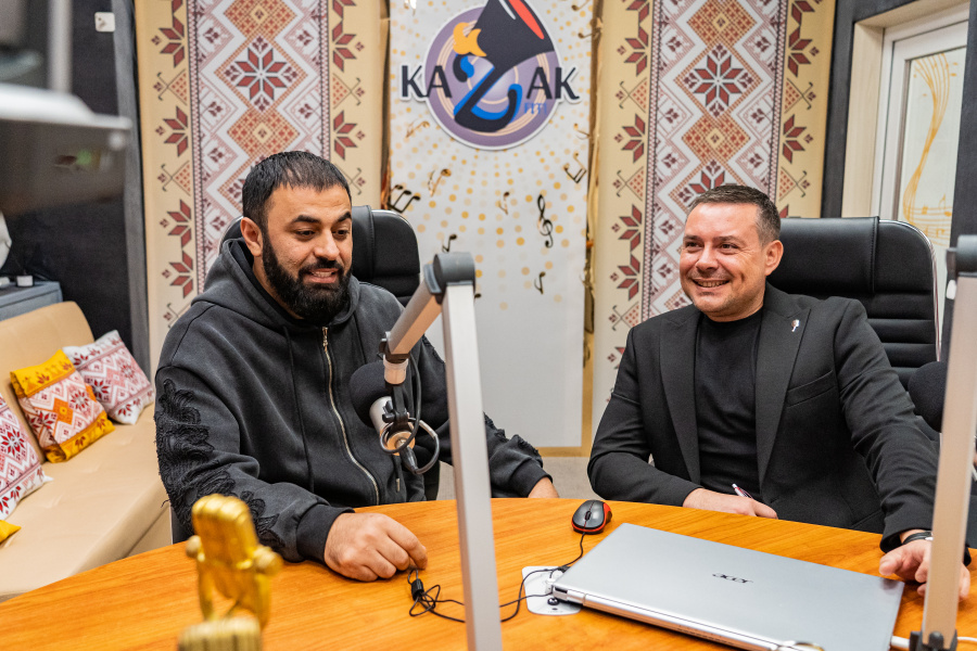 Sevak — армянский и российский певец, автор песен, музыкант