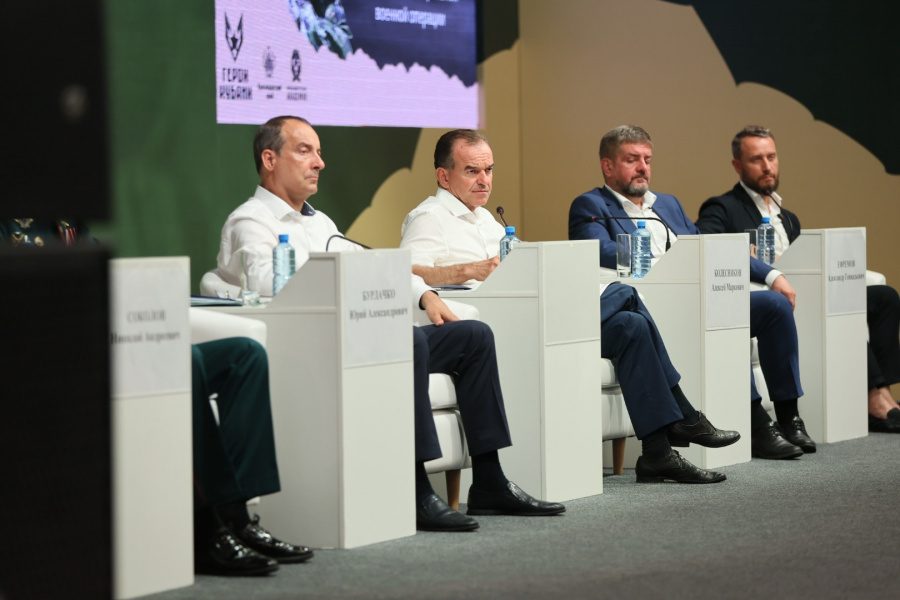 Вениамин Кондратьев встретился с финалистами проекта «Герои Кубани» Вениамин Кондратьев встретился с финалистами проекта «Герои Кубани»
