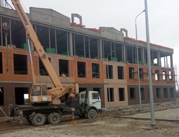 В станице Раевской идет строительство начальной школы на 400 мест