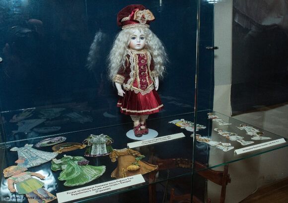 В Музее истории Сочи открылась выставка «Царские куклы»