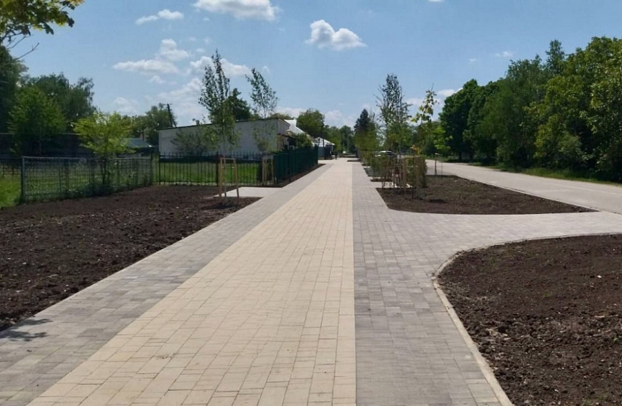 В Мостовском районе благоустроили общественное пространство В Мостовском районе благоустроили общественное пространство