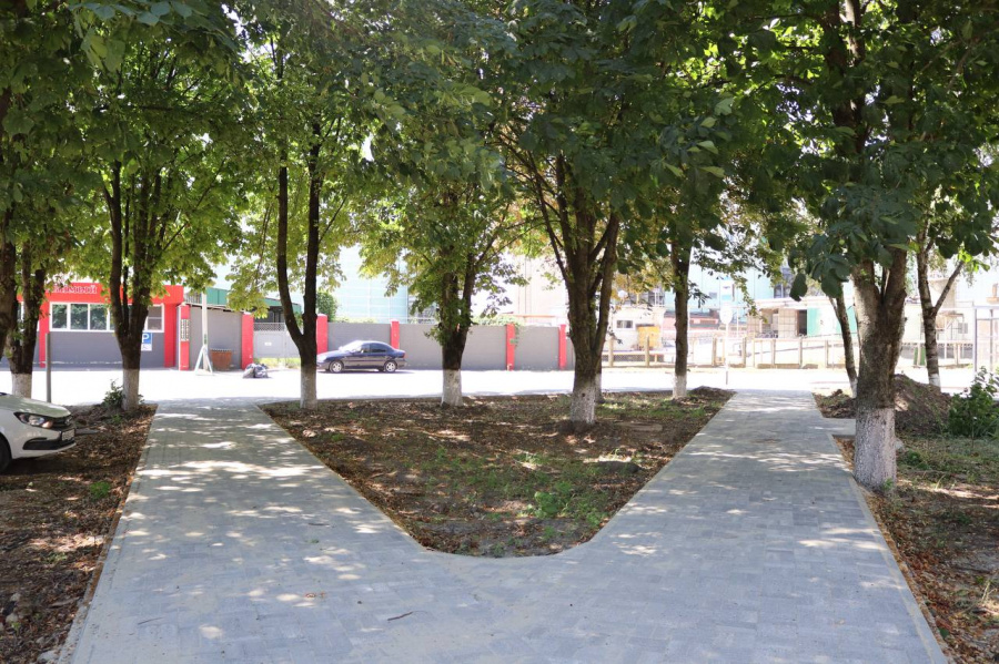 В станице Тбилисской обновляют парк В станице Тбилисской обновляют парк