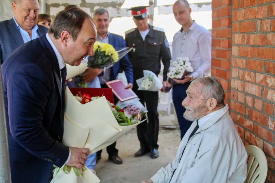 102-ой день рождения отмечает Петр Колесник 102-ой день рождения отмечает Петр Колесник