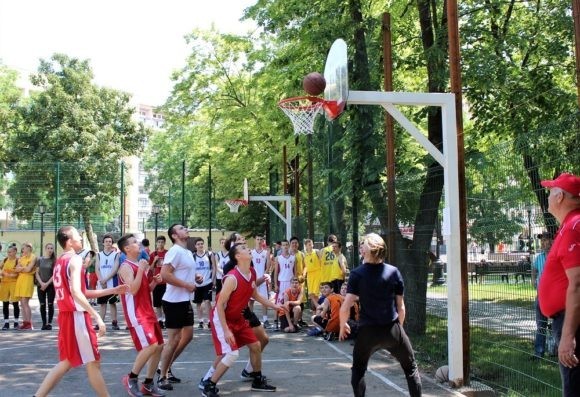 В Краснодаре проходит фестиваль по уличному баскетболу