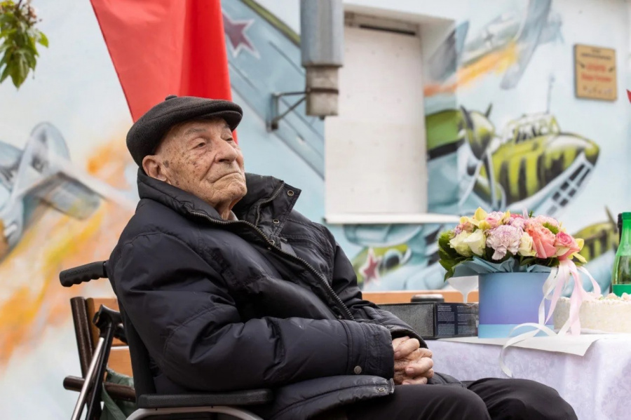 Вениамин Кондратьев поздравил со 101-летием ветерана Великой Отечественной войны из Анапы