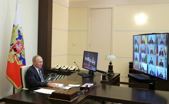 Владимир Путин поручил Вениамину Кондратьеву подключиться к разработке федеральной программы по социальному развитию села