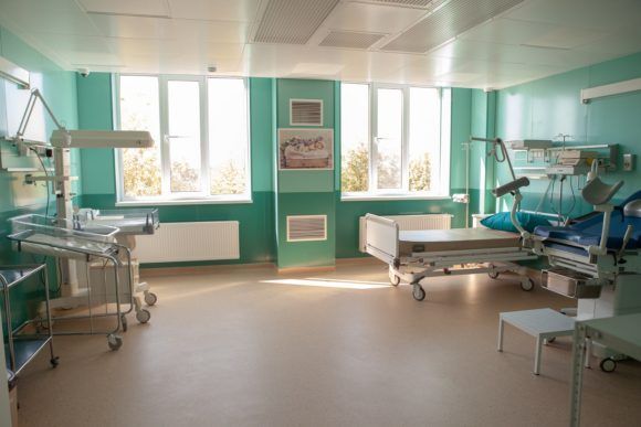 После ремонта в больнице Краснодара открыли новый родильный зал