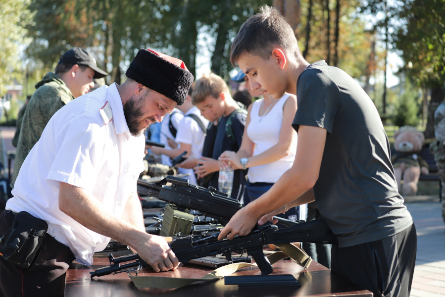 В Динском районе почтили память участников СВО В Динском районе почтили память участников СВО