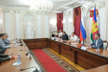 Губернатор Кубани обсудил с руководством СКЖД развитие транспортной системы