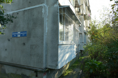 По поручению губернатора в Сочи приводят в порядок подвал многоэтажного дома