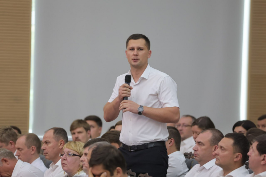 Вениамин Кондратьев встретился с активом жителей Новороссийска Вениамин Кондратьев встретился с активом жителей Новороссийска