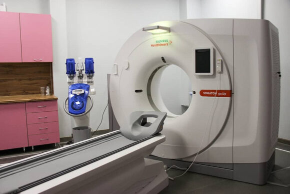 В краевой больнице №1 установили новый компьютерный томограф