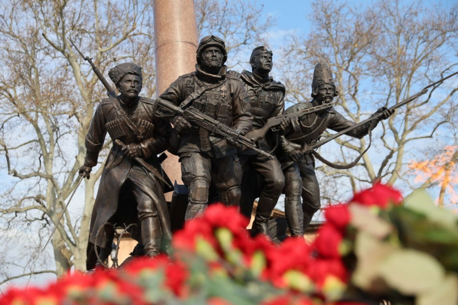 В Краснодаре открыли монумент героям Отечества 