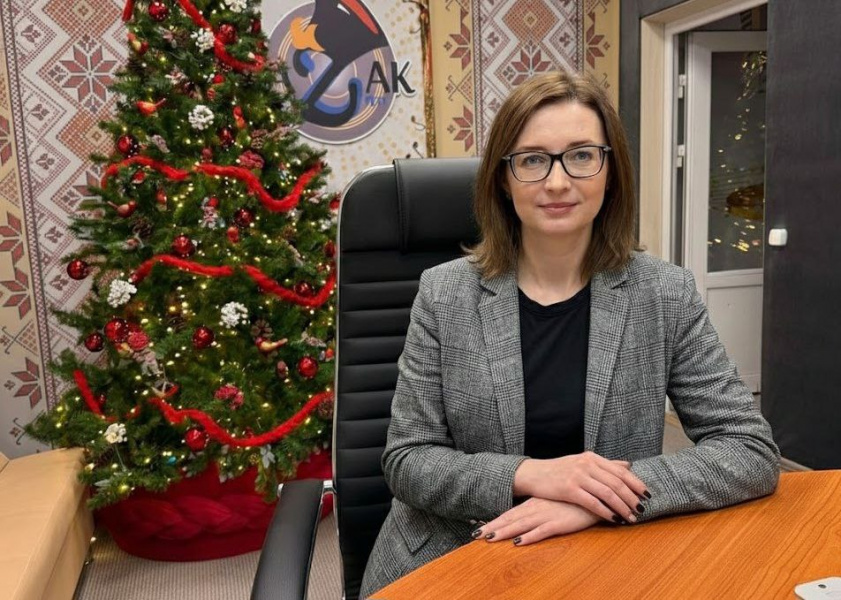 алина Навазова поздравила радиостанцию КАЗАК FМ с днем рождения