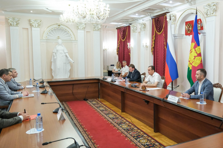 Губернатор Кубани обсудил с руководством СКЖД развитие транспортной системы