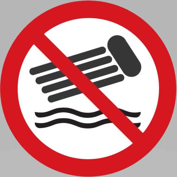 В Анапе 26 августа запретили плавать в море на катамаранах и надувных матрасах