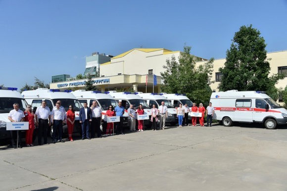 В муниципалитеты Кубани передали 11 автомобилей скорой помощи