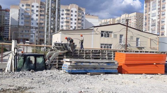 В Новороссийске продолжается  строительство школы на 1550 мест