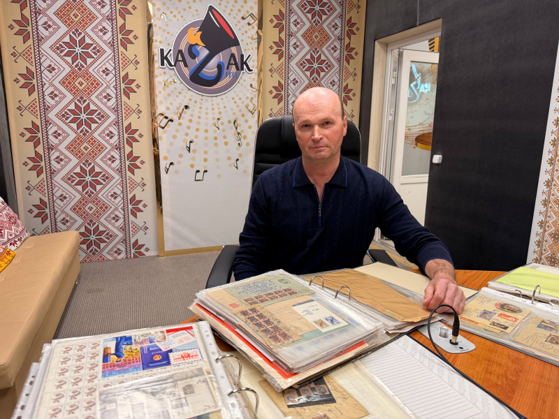 Собираете ли у вы почтовые марки и открытки?