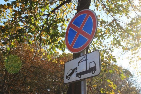 В Краснодаре запретят стоянку транспорта вдоль здания Академического театра драмы