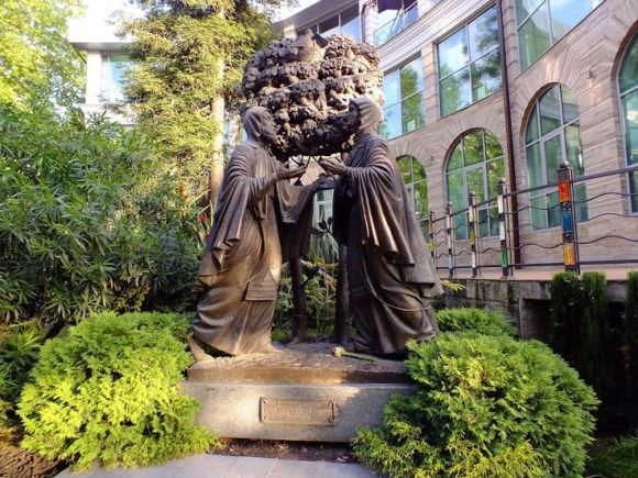 В Сочи благоустроят площадь возле памятника Петру и Февронии  