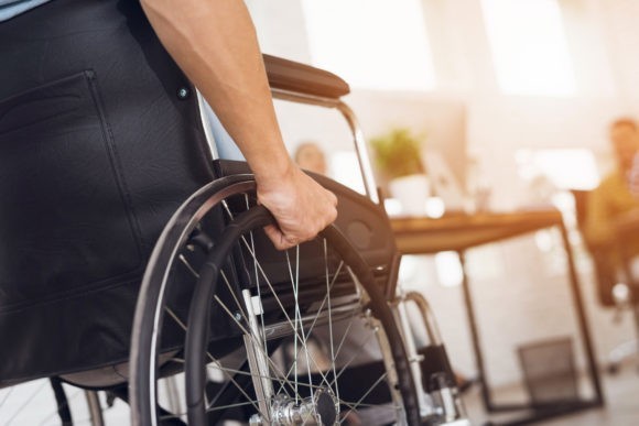 Совфед одобрил закон о получении инвалидами госуслуг в электронном виде