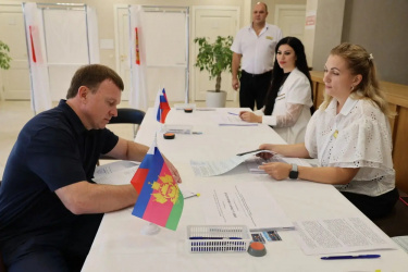 Замгубернатора Краснодарского края Евгений Пергун проголосовал на выборах в Госдуму