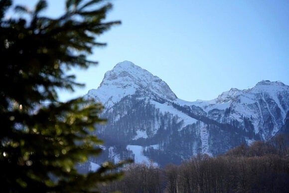 В горах Сочи объявлено штормовое предупреждение об опасности схода лавин
