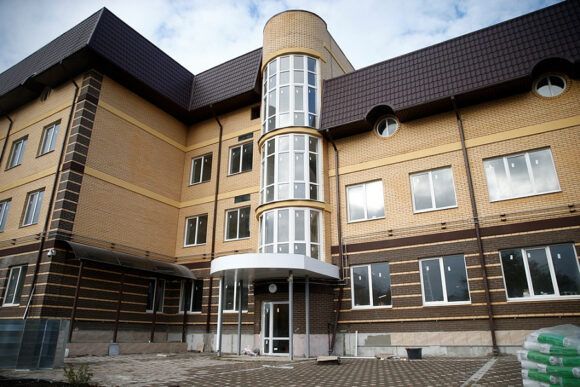 Акушерско-гинекологический корпус в Кореновске достроят к концу года