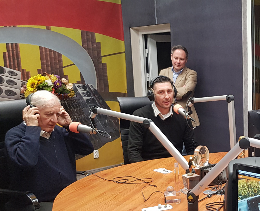 Александр Гревениц, атаман Владилен Дацко и Серж Гревениц в студии КАЗАК FM.jpg
